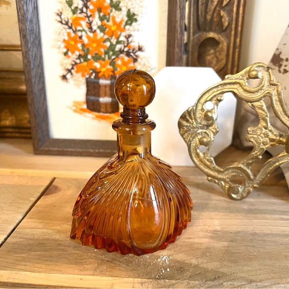 Vintage Art Deco Dark Amber Glass Perfume Bottle With Stopper - Picture 2 of 5